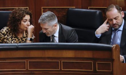 La militancia se rebela contra Sánchez, sus vetos y los ministros a dedo en las listas