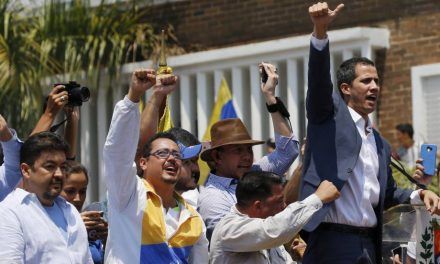 La policía venezolana detiene de madrugada al jefe de Gabinete de Guaidó
