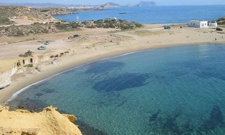 La playa es nuestra: un conflicto territorial tensa la relación entre dos pueblos de Murcia y Almería