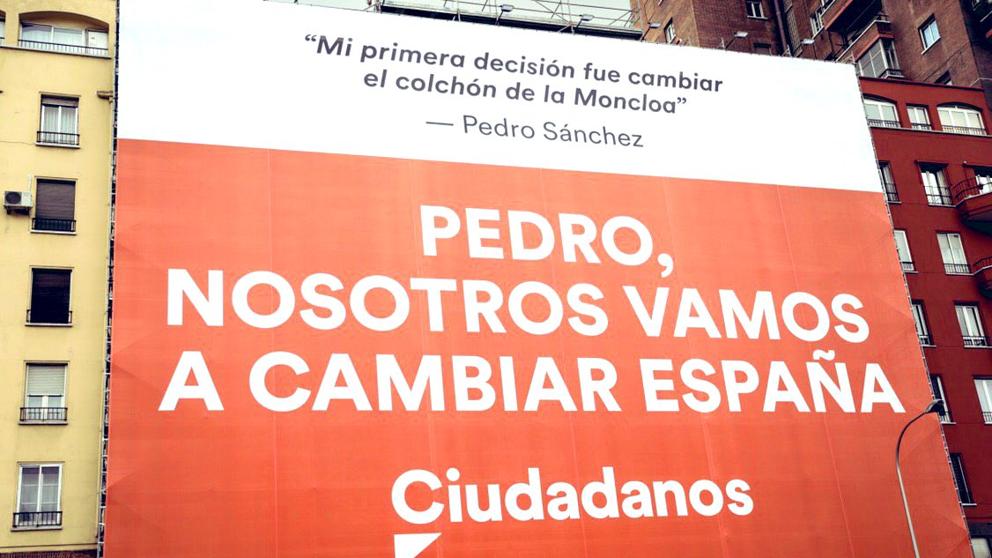 Cs critica que Sánchez pida la retirada de la lona contra él y no pida la retirada de los lazos amarillos