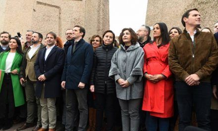 El empeño en meter a Vox en el plano junto a PP y Ciudadanos se vuelve contra Sánchez