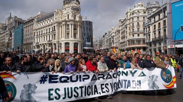 Policías nacionales y guardias civiles se manifiestan en Madrid por la equiparación salarial