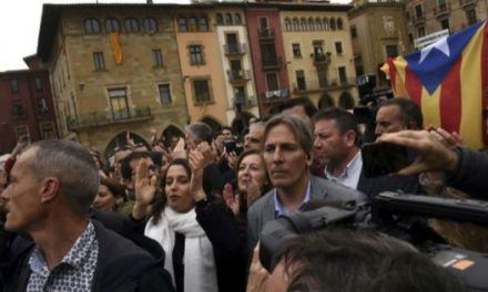 Vic recibe a Inés Arrimadas con insultos y amenazas