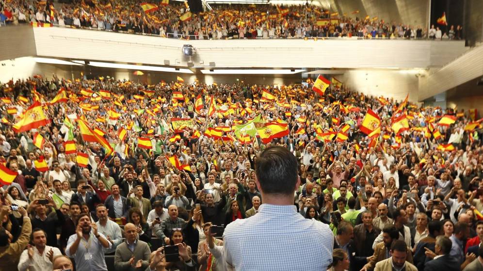 Vox revienta Sevilla: Abascal llena como Felipe y Guerra en sus años dorados