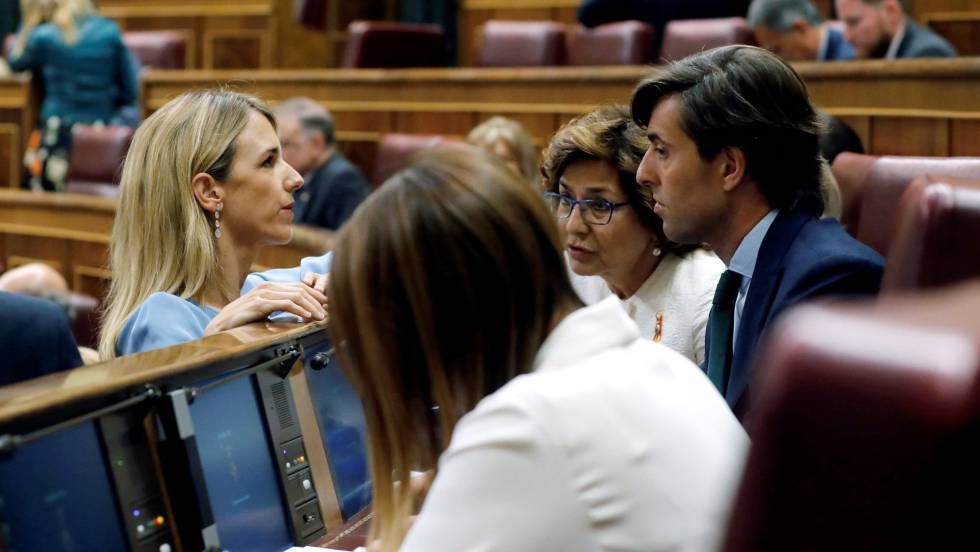 Los barones frenan el plan de Casado para nombrar portavoz a Álvarez de Toledo