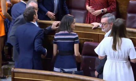 Rivera reaparece tras un mes alejado del foco político