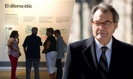 ERC inaugura un ‘museo de la corrupción’ a las puertas del despacho de Artur Mas