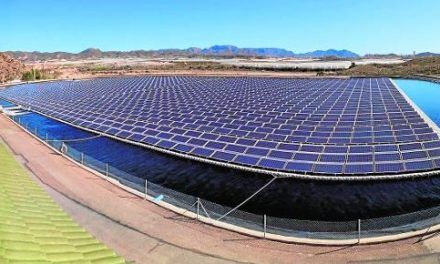La desaladora de Mazarrón reducirá el precio del agua gracias a la energía solar