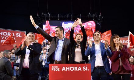 Insultos y mofas en el mitin del PSN con Pedro Sánchez en Pamplona: «Esparza es un pato cojo»