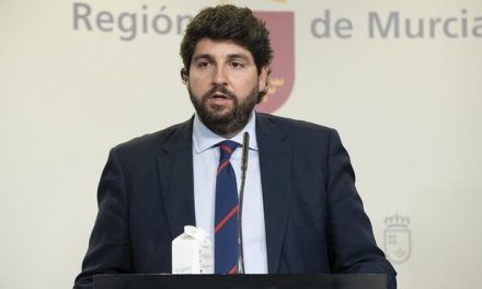 El presidente de Murcia promete «lealtad» a Sánchez y pide que se garanticen los recursos de primera necesidad