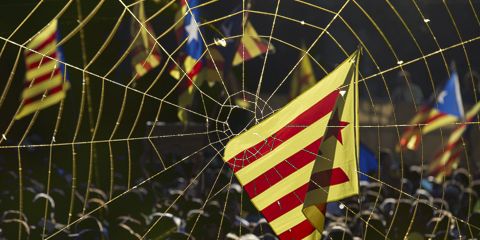 La “telaraña” catalana sigue actuando y el golpe continúa