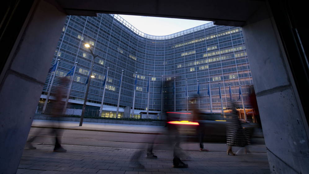 El milagro de los panes y los peces: Bruselas y los «números mágicos» del covid