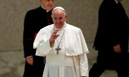Vaticano: «Palabras de Francisco sobre uniones homosexuales fueron descontextualizadas»