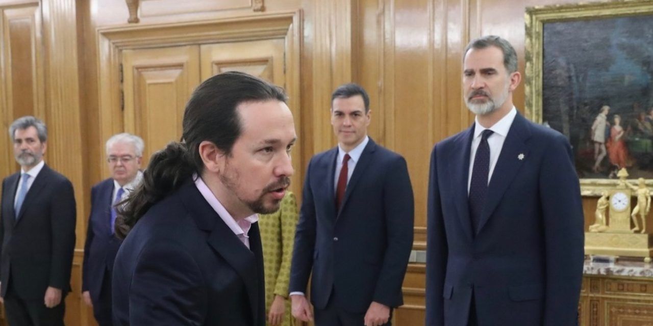 Pablo Iglesias protesta a Iván Redondo porque Sánchez le deja fuera de las decisiones sobre Juan Carlos I