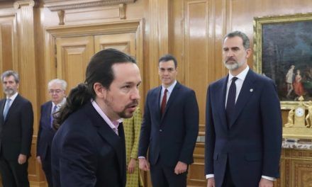 Pablo Iglesias protesta a Iván Redondo porque Sánchez le deja fuera de las decisiones sobre Juan Carlos I