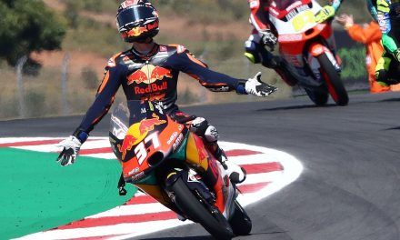 Acosta hace historia al ganar en Jerez en Moto3